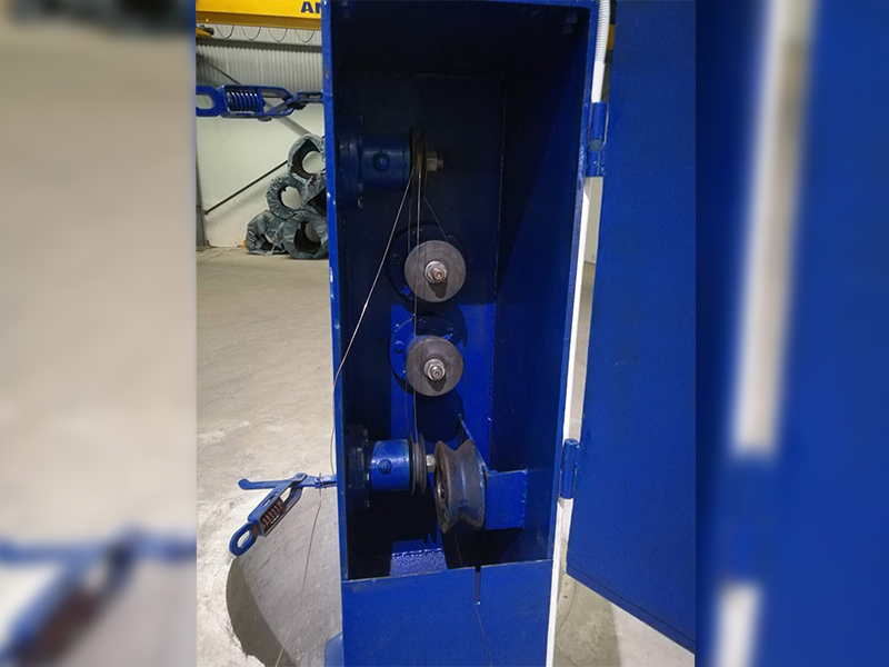 Vertical peeling machine